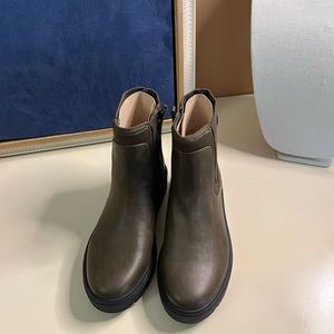 New in Box Dr Scholls Craze Olive Color Chelsea Boot.